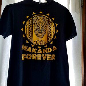 MARVEL STUDIOS INFINITY SAGA ''WAKANDA FOREVER''TEE-BLACK/GOLD, SIZE M/M